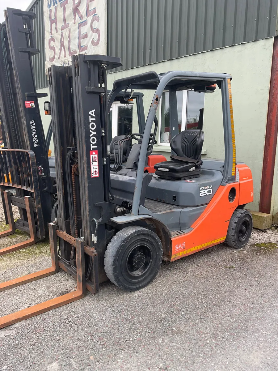 FORKLIFT - Image 1