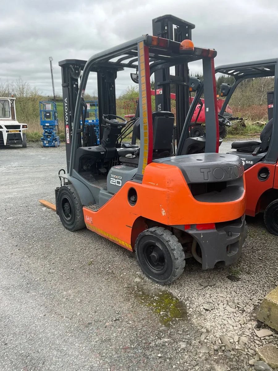 FORKLIFT - Image 2