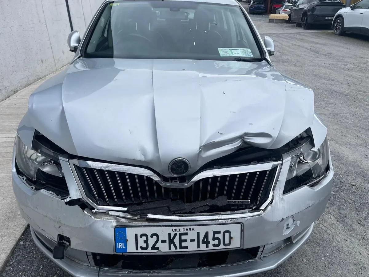 2013 Skoda Superb Estate 1.6 TDI Greenline CAT C - Image 3