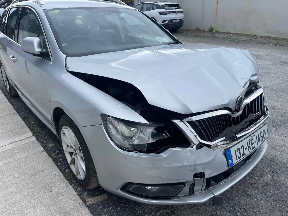 2013 Skoda Superb Estate 1.6 TDI Greenline CAT C - Image 2