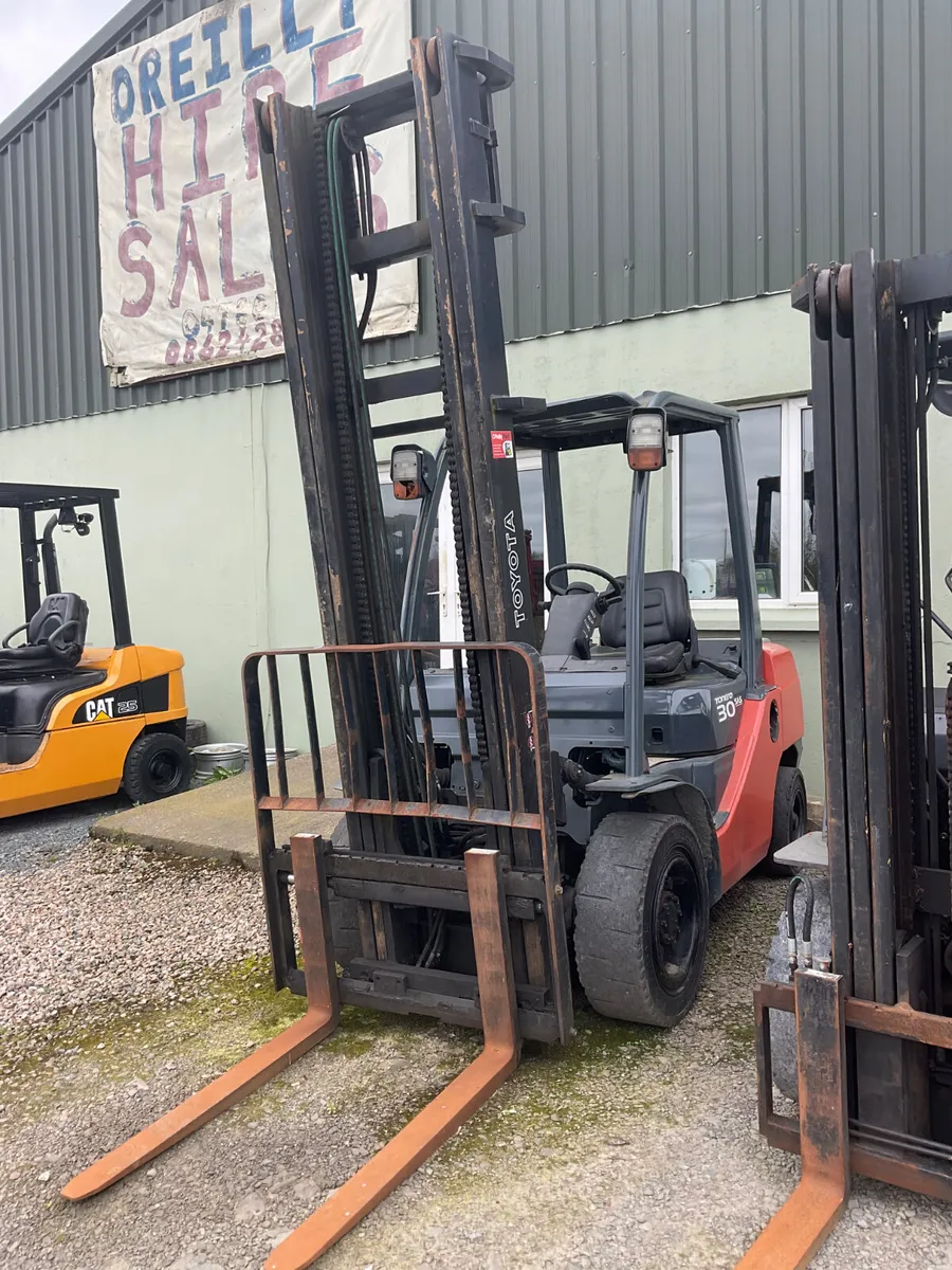 FORKLIFT - Image 2