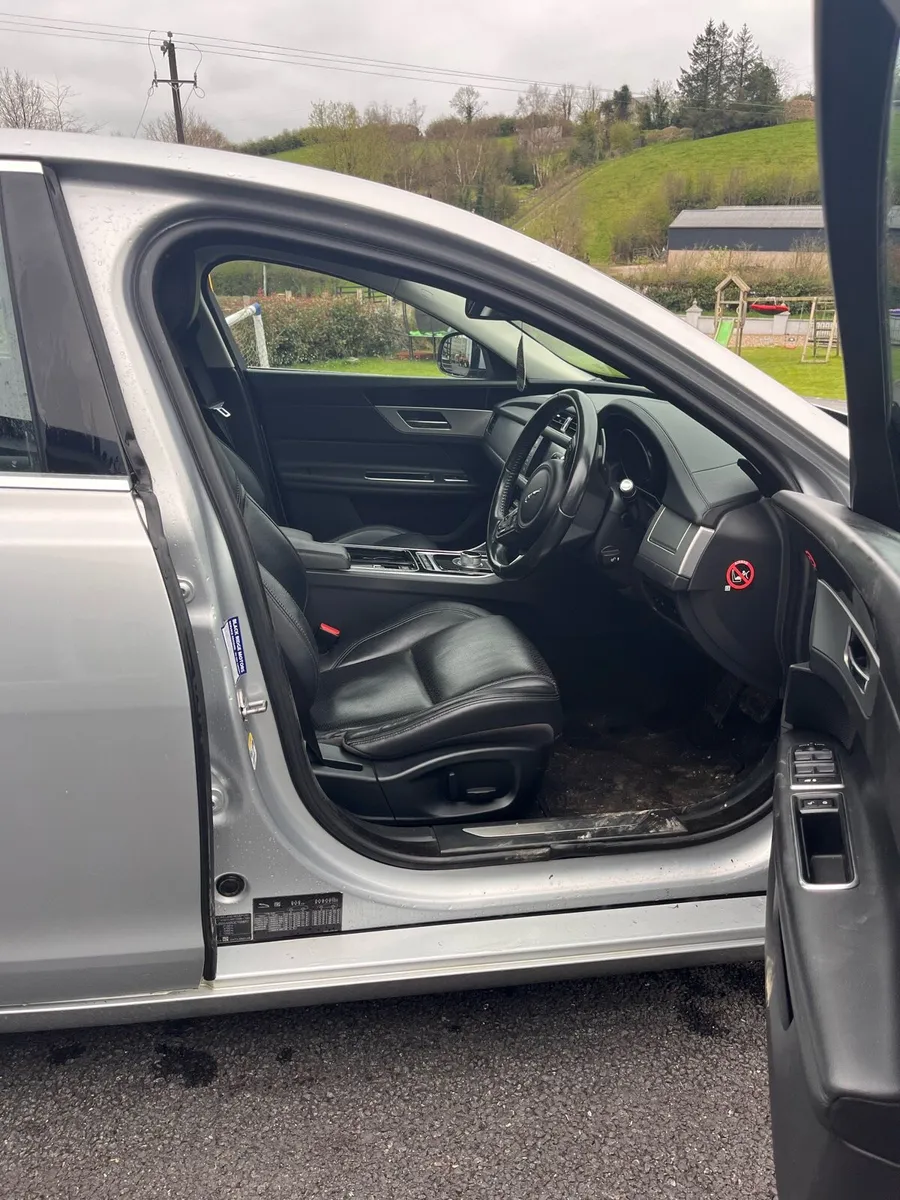 Jaguar XF 2016 - Image 4