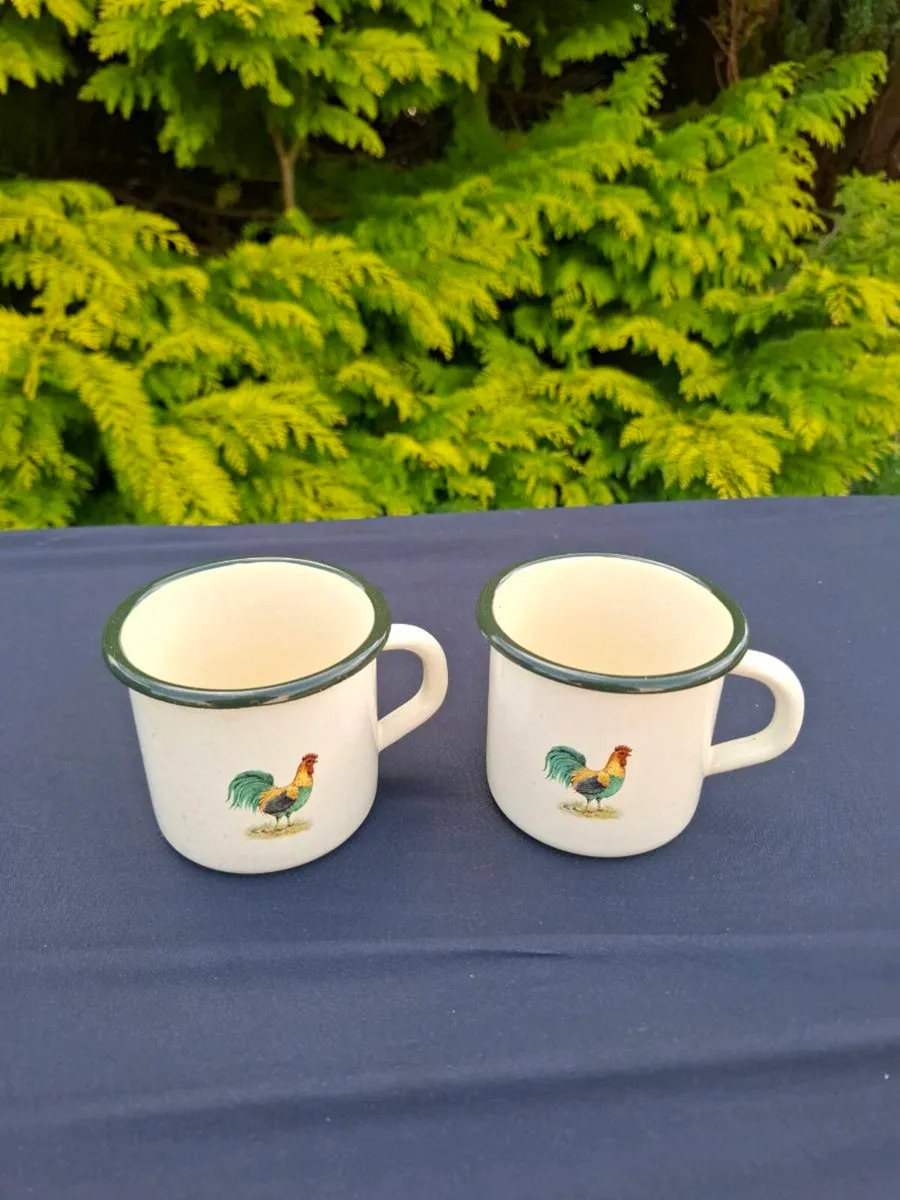 2 chicken enamel cups postage possible