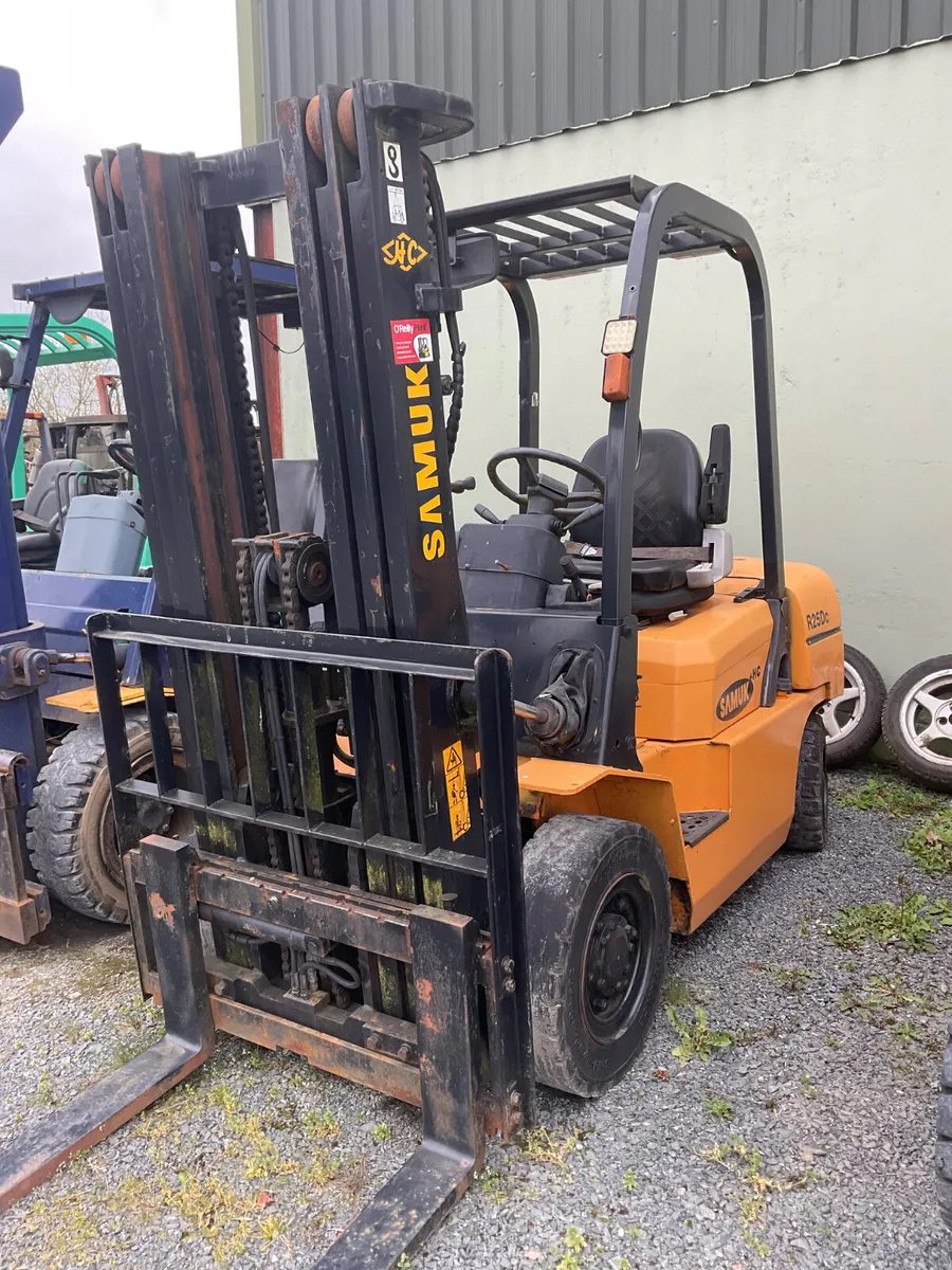FORKLIFT - Image 1