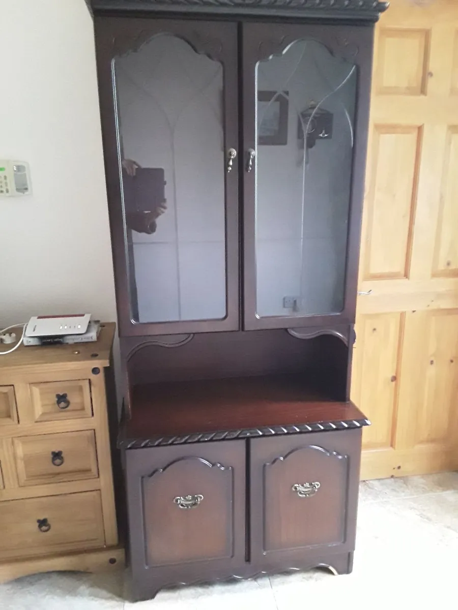 Mahogany wall unit Rossmore comes into two parts - Image 1