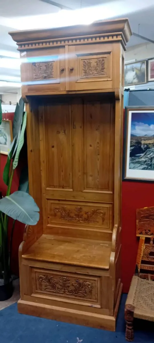 Decorative Rustic Pine Settle