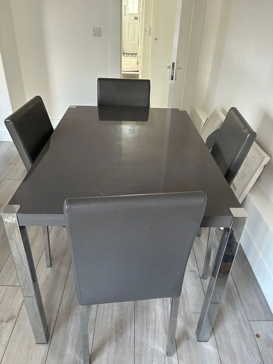 Dinner table - Image 1