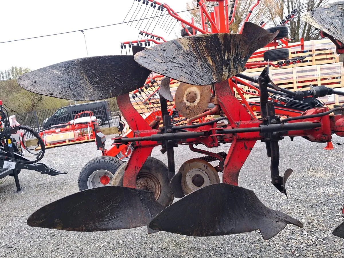 Massey Ferguson Agrolux 4 Furrow Reversible Plough - Image 4