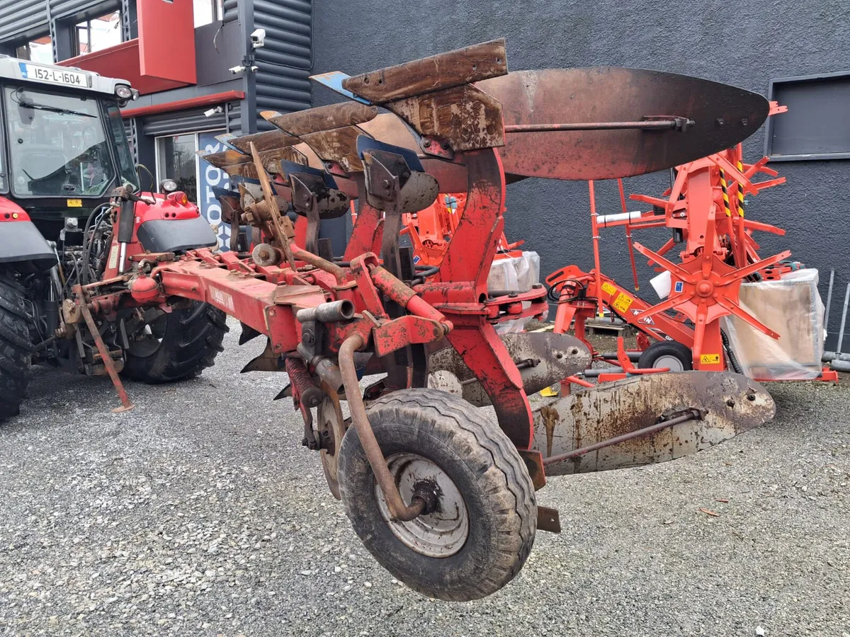 Massey Ferguson Agrolux 4 Furrow Reversible Plough - Image 2