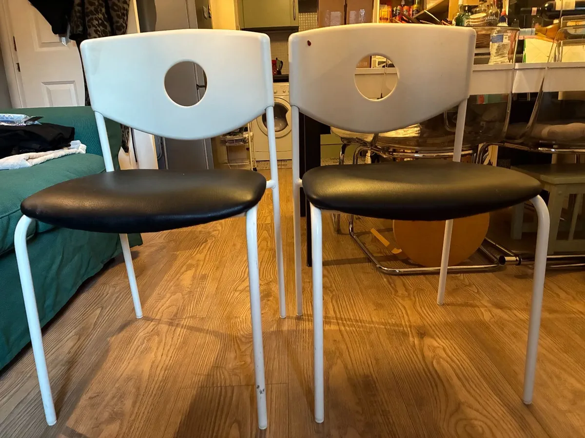 2 WHITE CHAIRS - Image 1