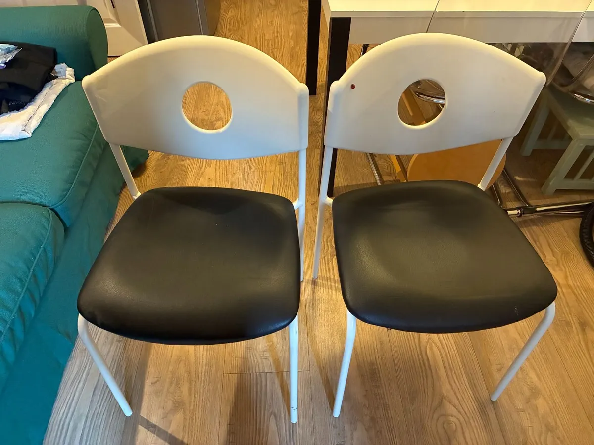 2 WHITE CHAIRS - Image 2