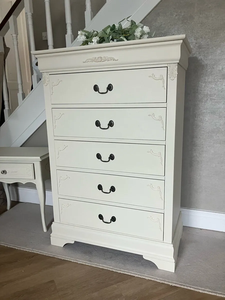 Chest of drawers - Image 1