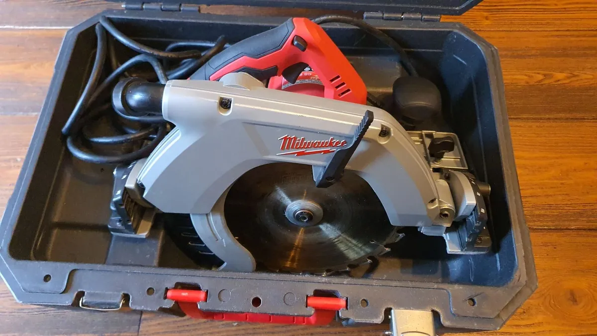 2200W Milwaukee 235mm Circular Saw - Image 1