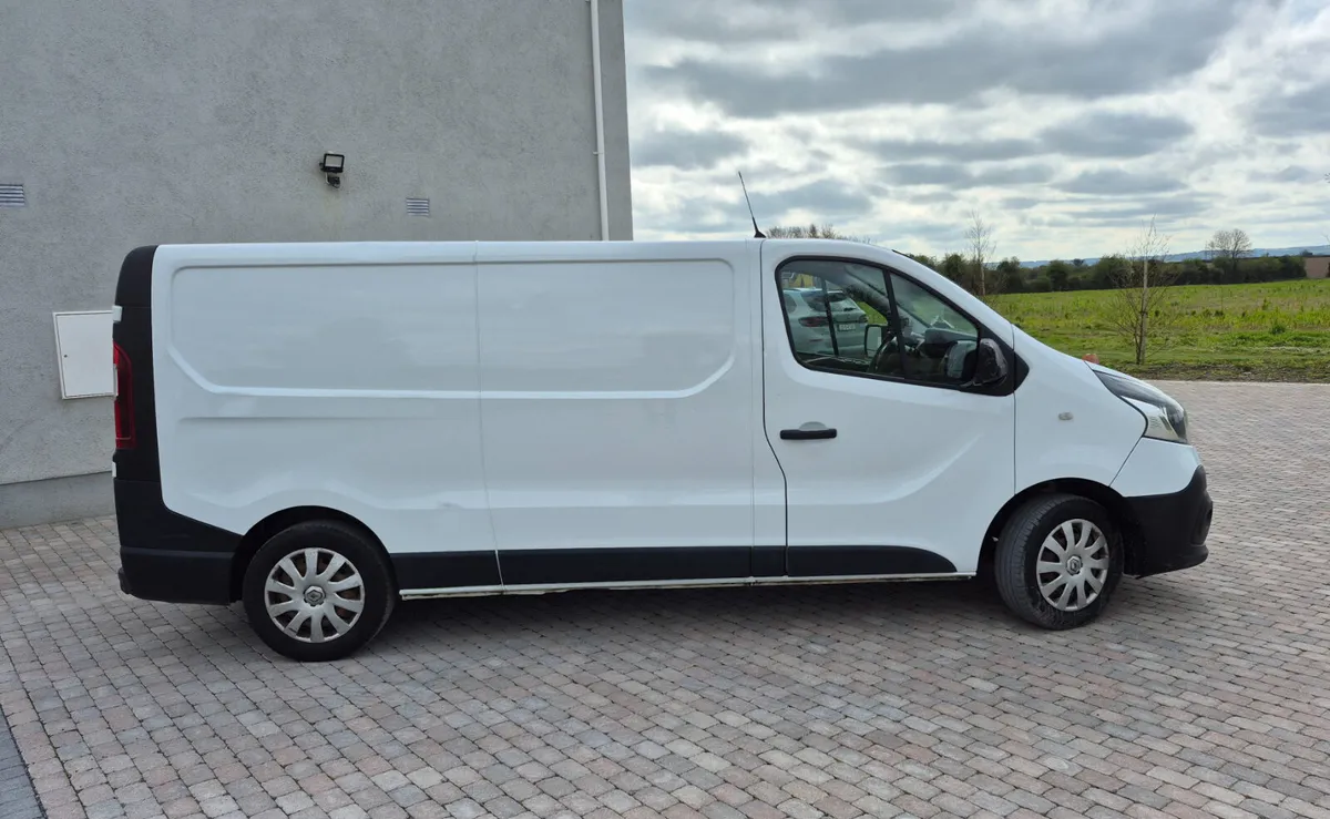 2015 Renault Trafic - Image 2