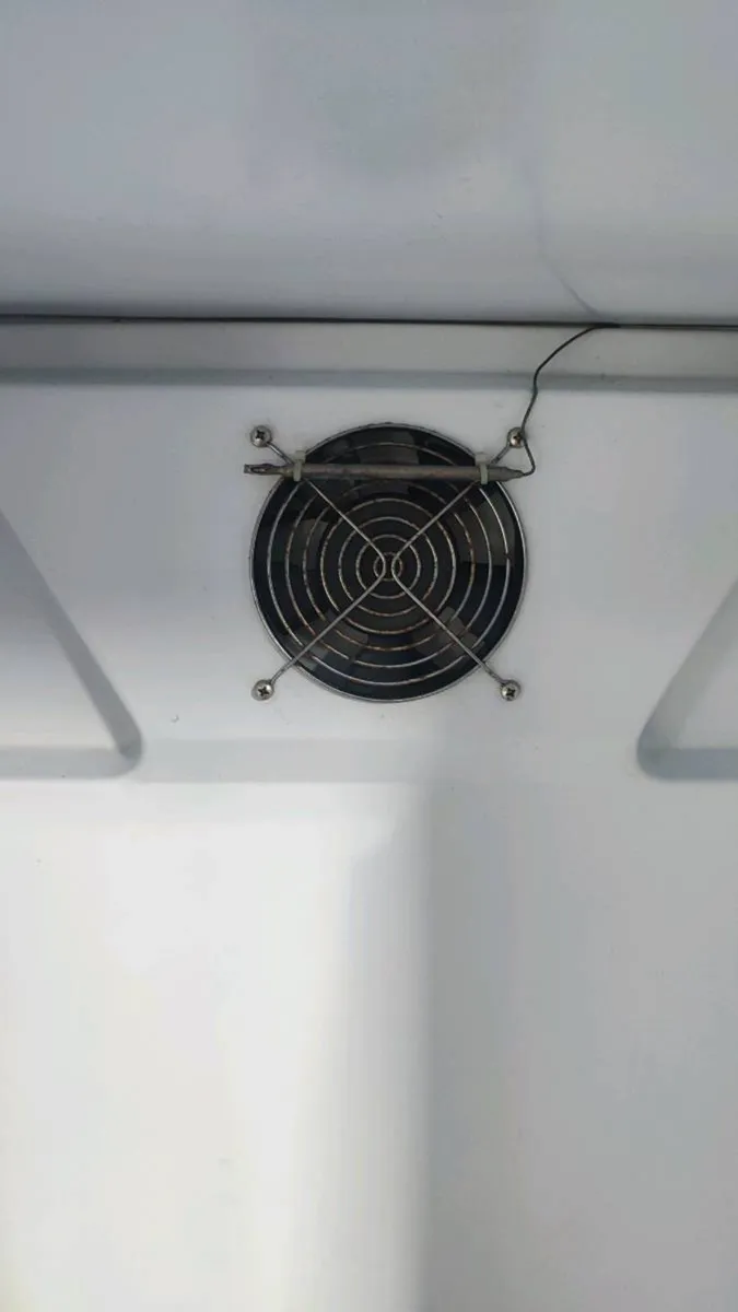 Commercial fridge - Image 4