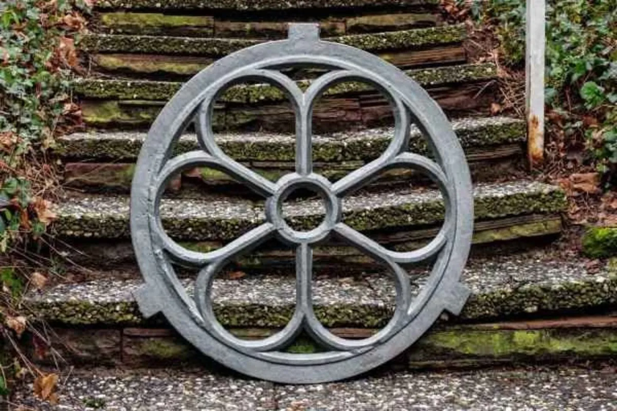 Grey Cast Iron Stable Window 65cm Antique Barn Sty - Image 1