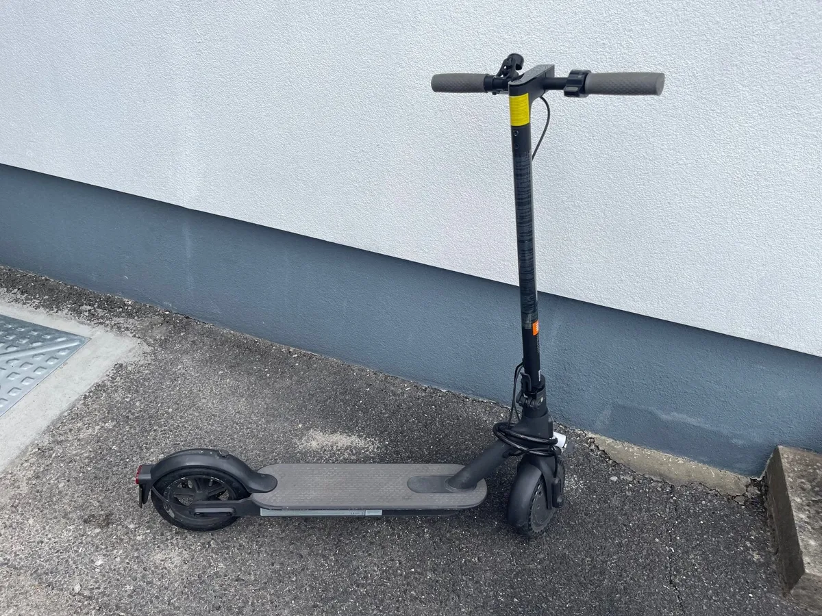Xiaomi E Scooter - Image 1
