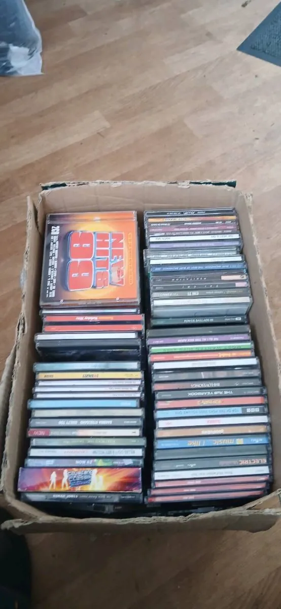 Approximately 150 cds - Image 1