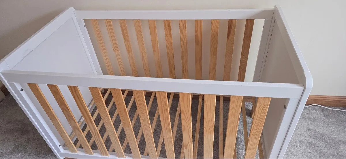 Baby cot - Image 1