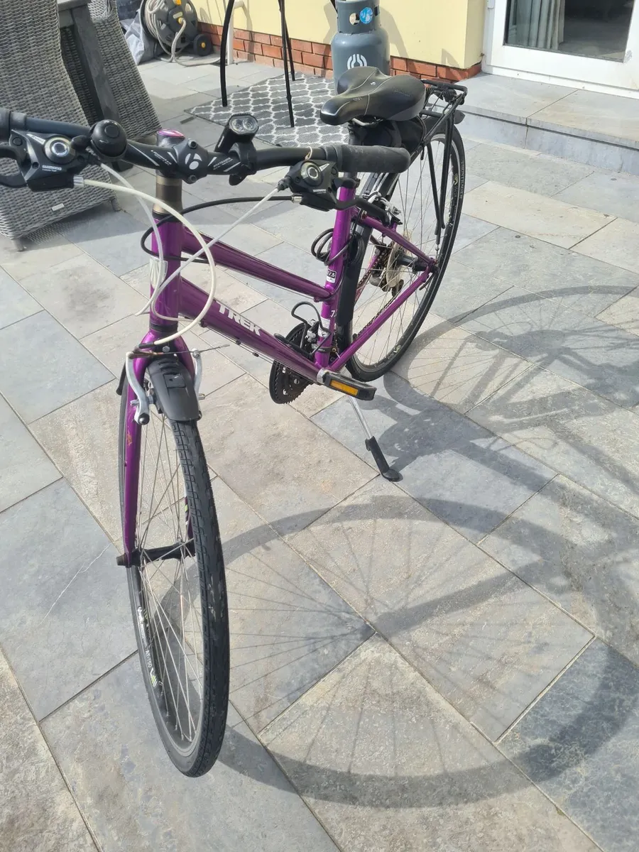 Trek 7.2 FX women’s hybrid (step-through frame) - Image 4