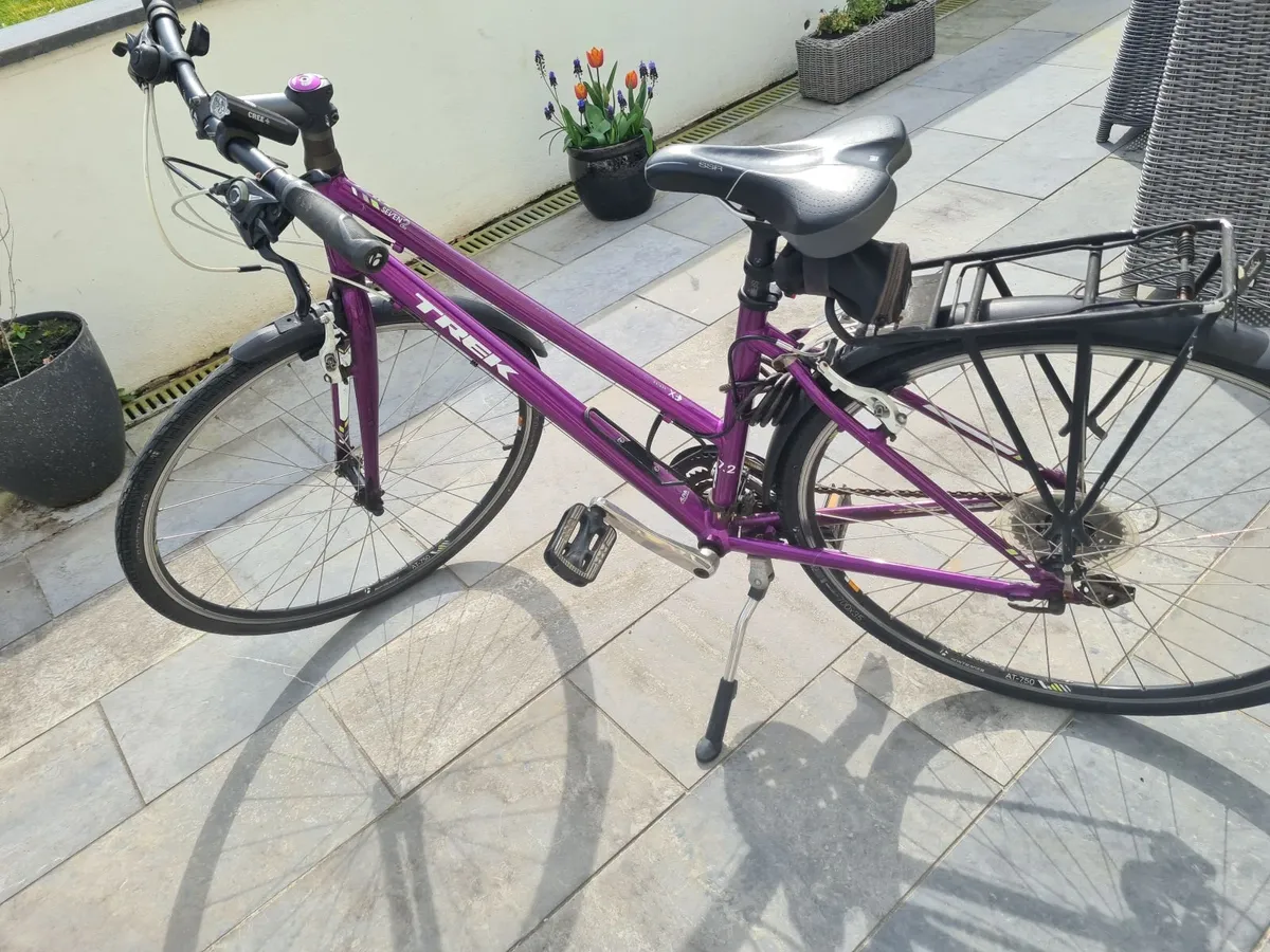 Trek 7.2 FX women’s hybrid (step-through frame) - Image 2