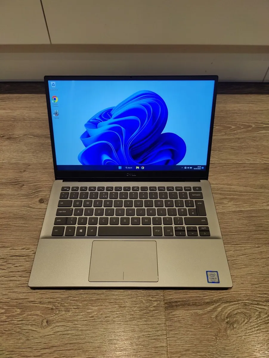 Slim Dell Latitude 3301 | Amazing Screen - Image 1