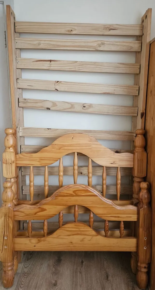 Single bed and mattress - Image 1