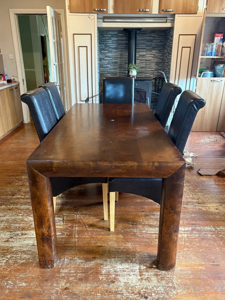 Solid wood table and 6 chairs - Image 1