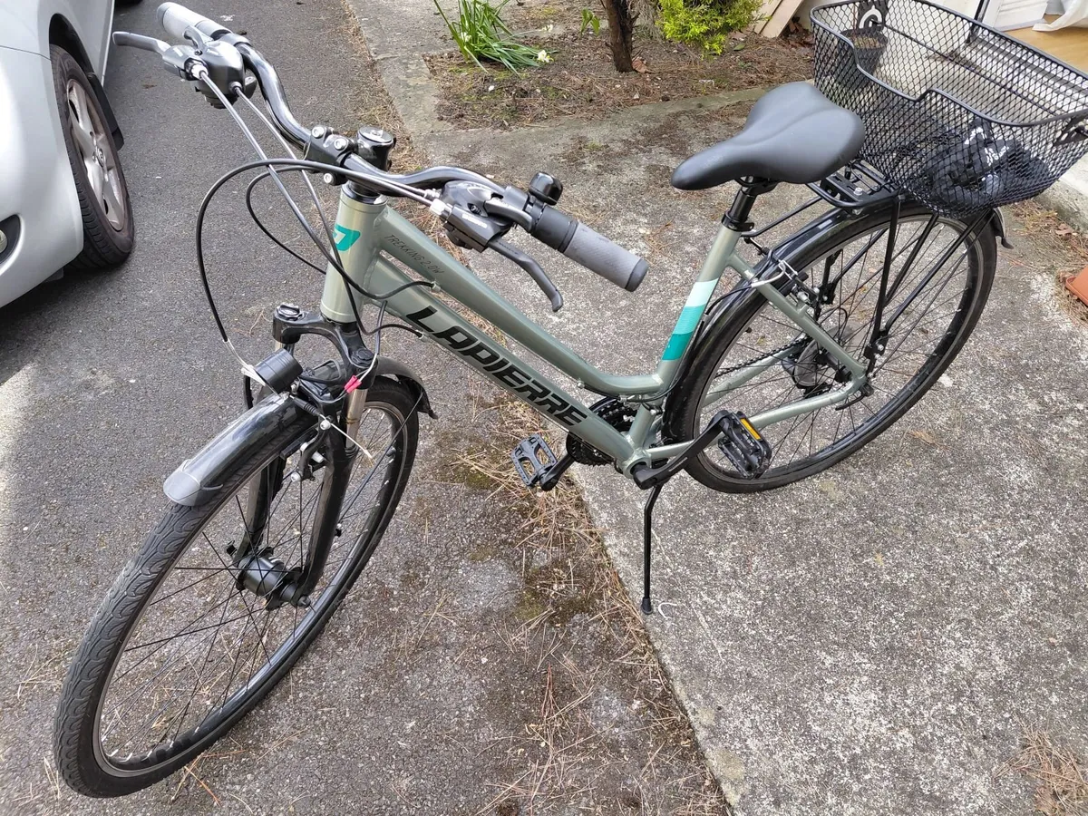 Like New Lapierre Women's Hybrid Trekking Bike - Image 1
