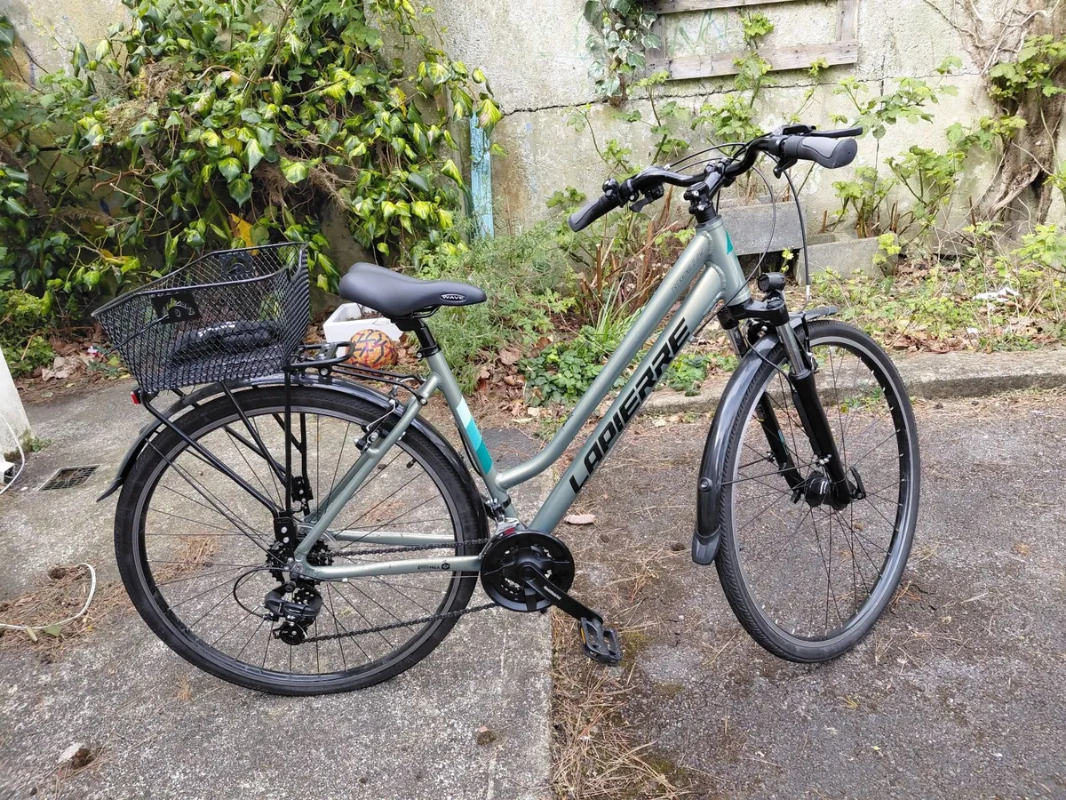 Like New Lapierre Women's Hybrid Trekking Bike - Image 2