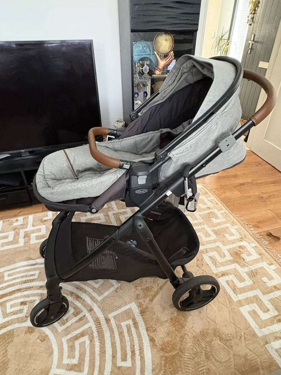 Graco Near2Me travel system - Image 3