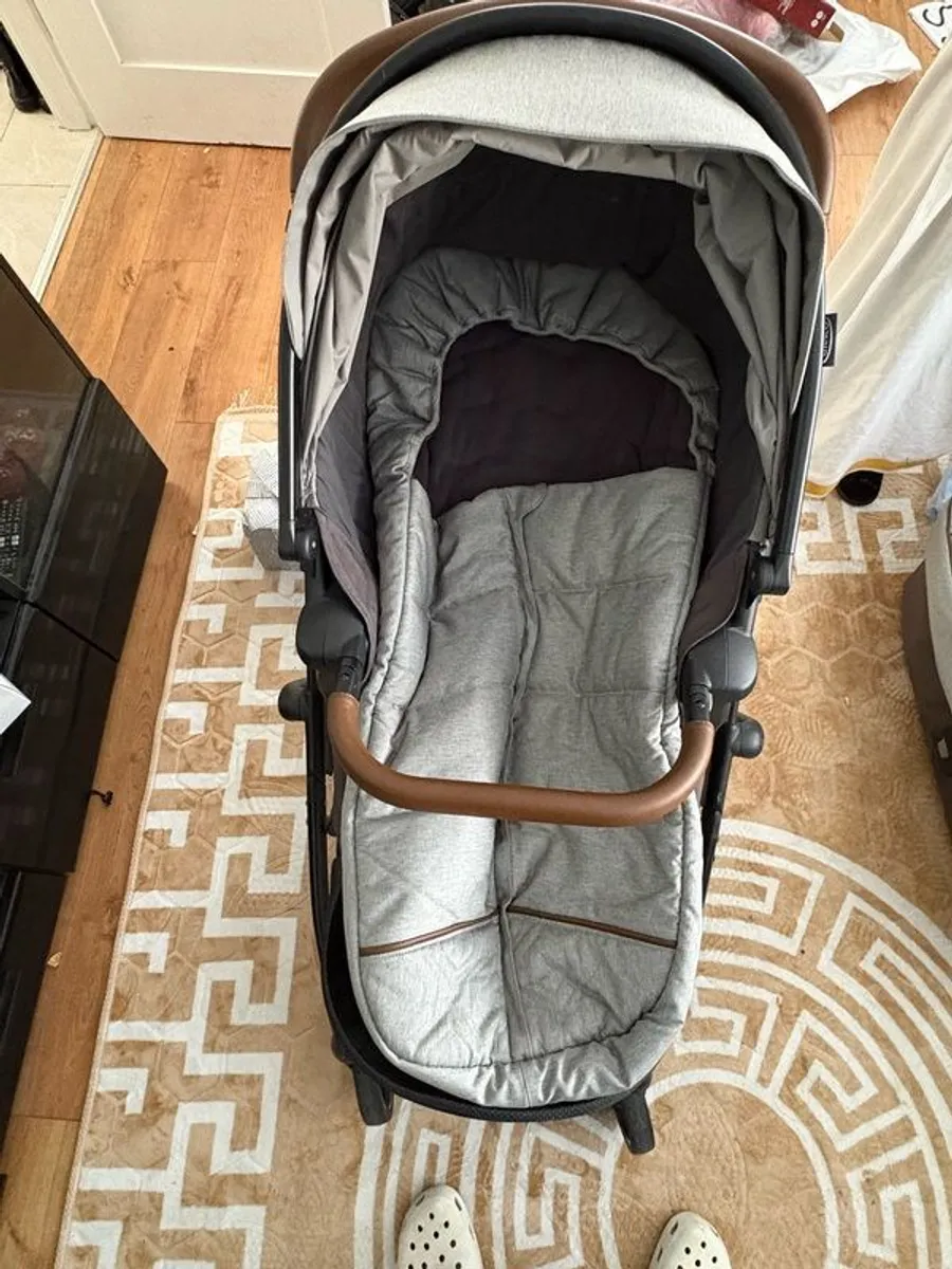 Graco Near2Me travel system - Image 4