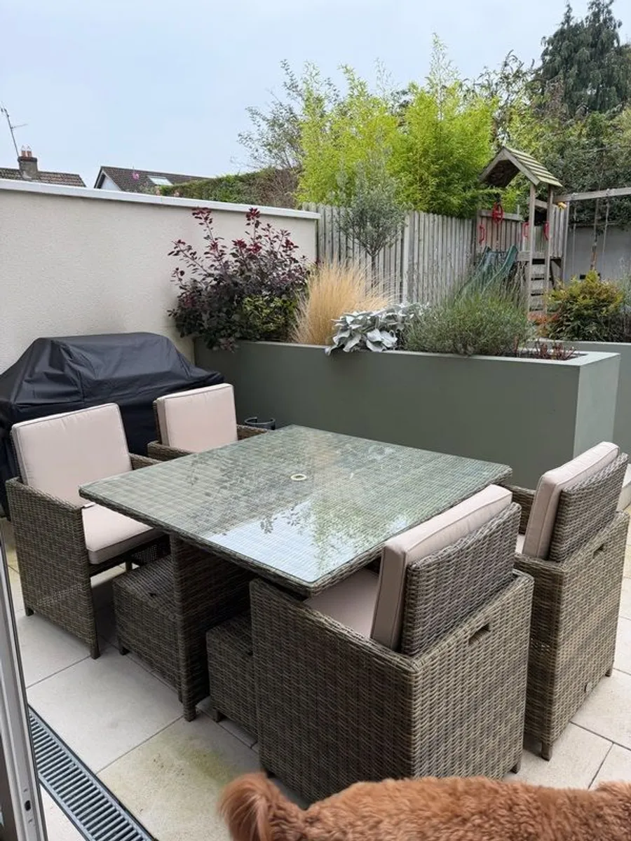 Rattan Cube with umbrella and cover - Image 4