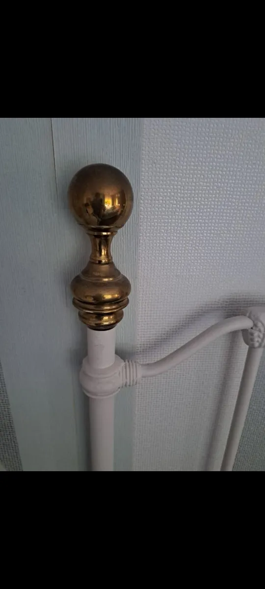 A KINGSIZE  METAL BEDFRAME - Image 2