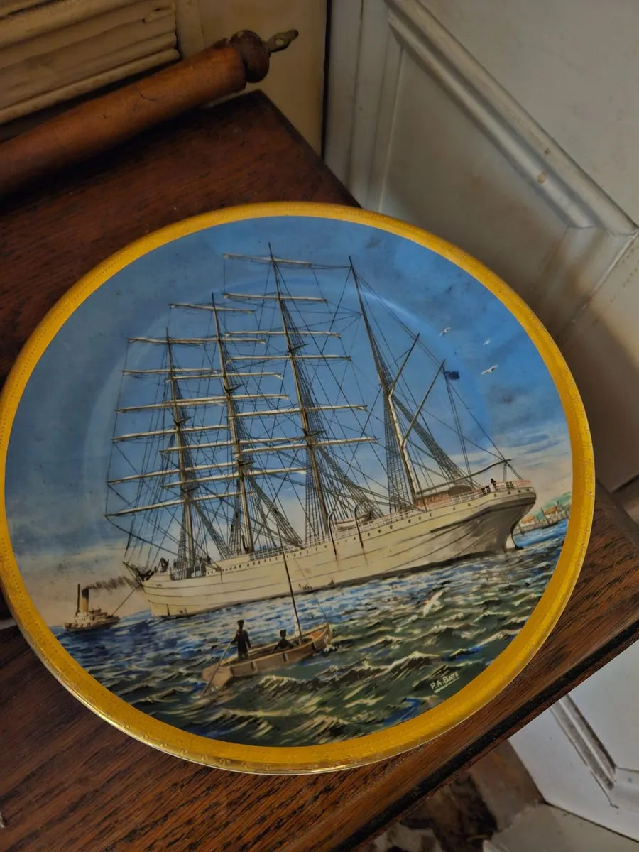 Vintage Arklow Pottery Plate - Image 1