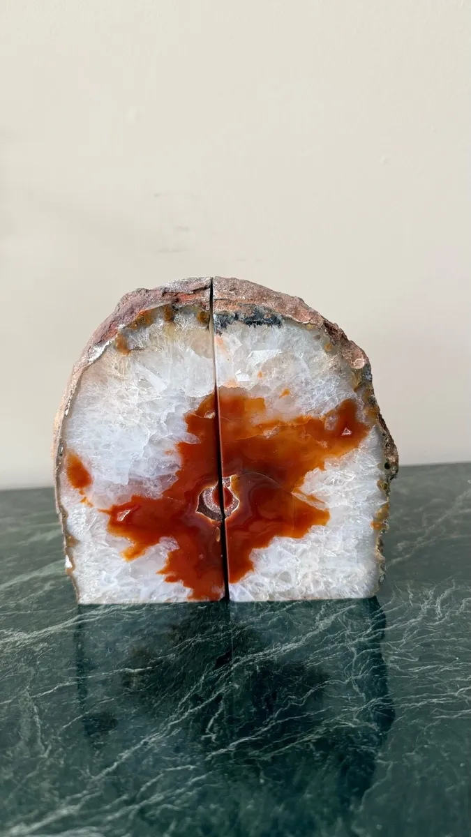 Agate geode - can be used as bookends - Image 1