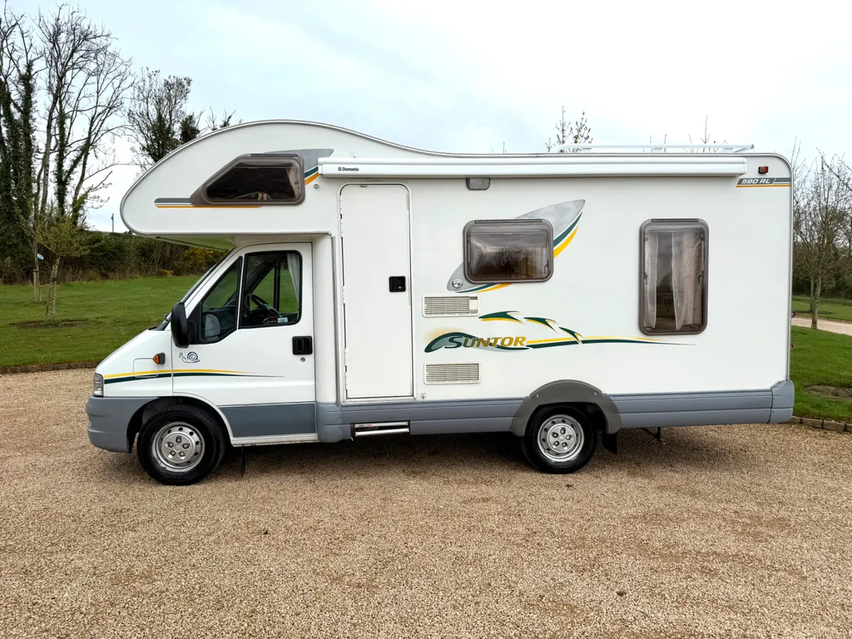 2005 SWIFT SUNTOR 590 RL R.H.D MANUAL - Image 2