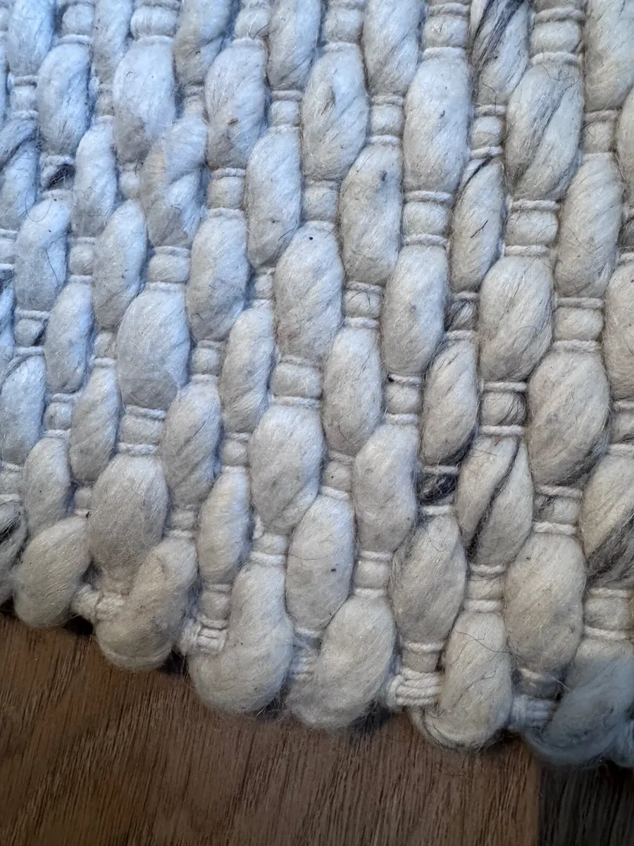 Large Handwoven Wool Rug – 240 x 340 cm - Image 2