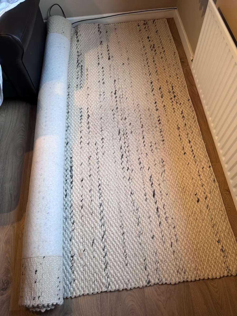 Large Handwoven Wool Rug – 240 x 340 cm - Image 1