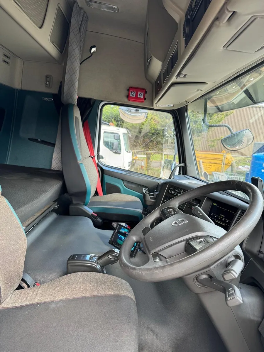 VOLVO FMX TIPPER (2018) - Image 2