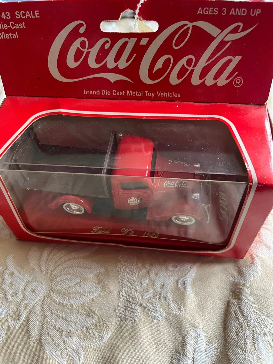 Vintage Coca Cola Ford V8 Flatbed truck - Image 4