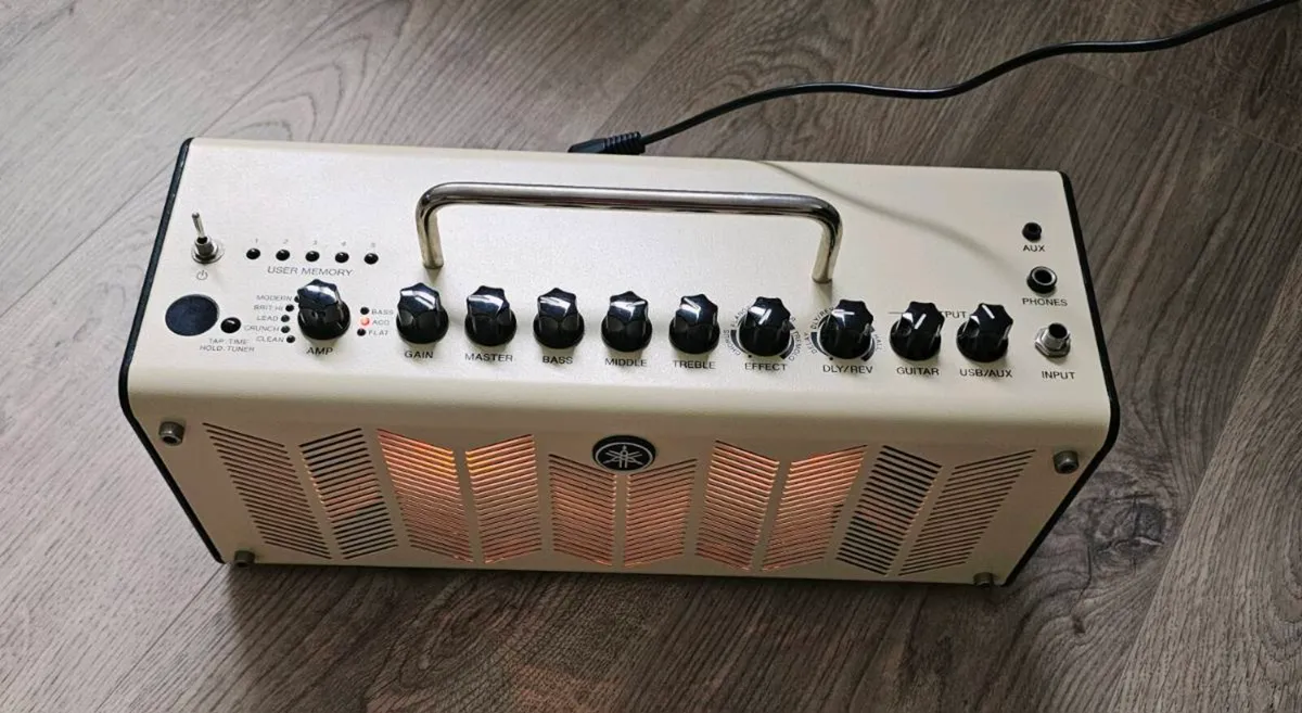 Yamaha THR10 v1 Guitar Amp + Case - Image 4