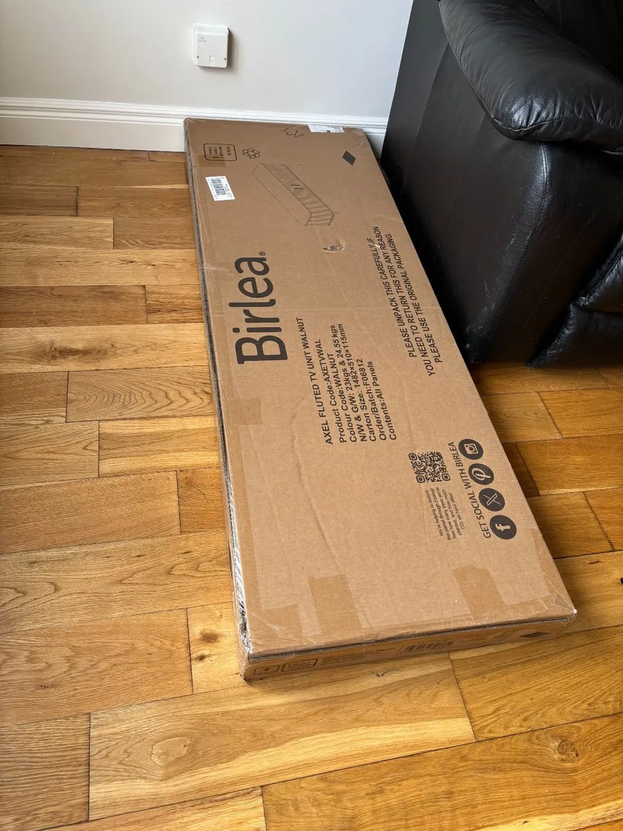 TV Cabinet / 152cm / Walnut / Boxed - Image 4