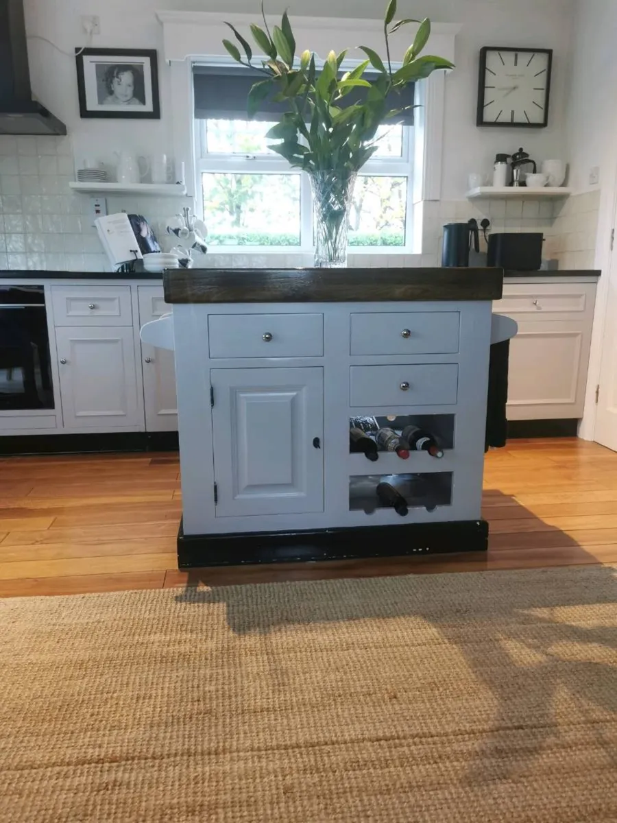 Kitchen Island - Image 1