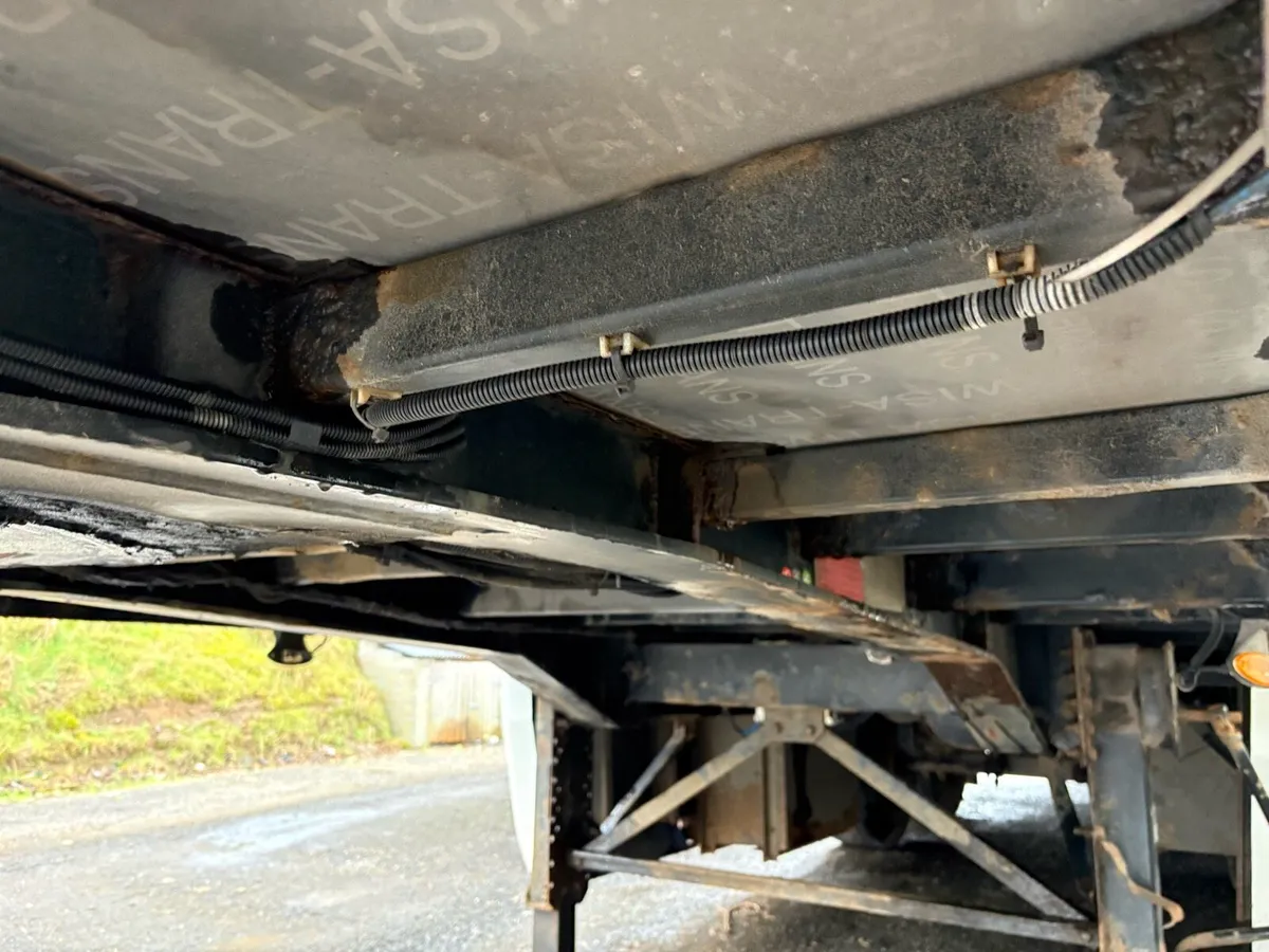 2010 Donbur 32Ft Flat Trailer Moffett Brackets - Image 3