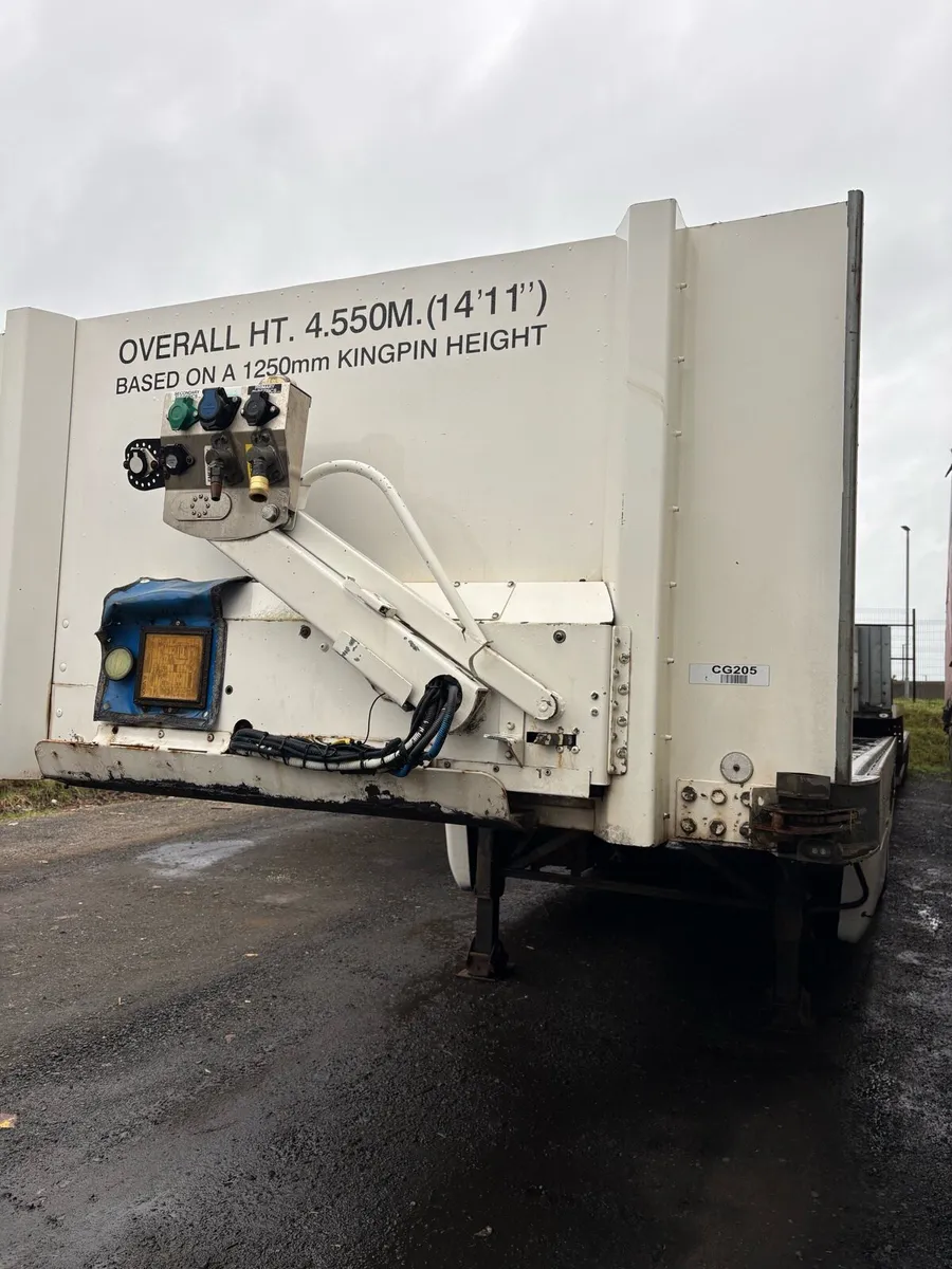 2010 Donbur 32Ft Flat Trailer Moffett Brackets - Image 2