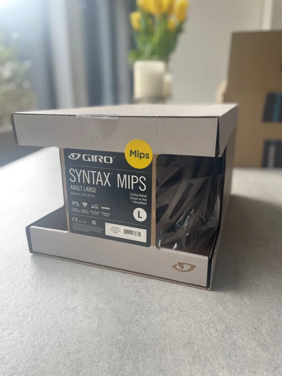 Giro Syntax MIPS helmet - Image 1