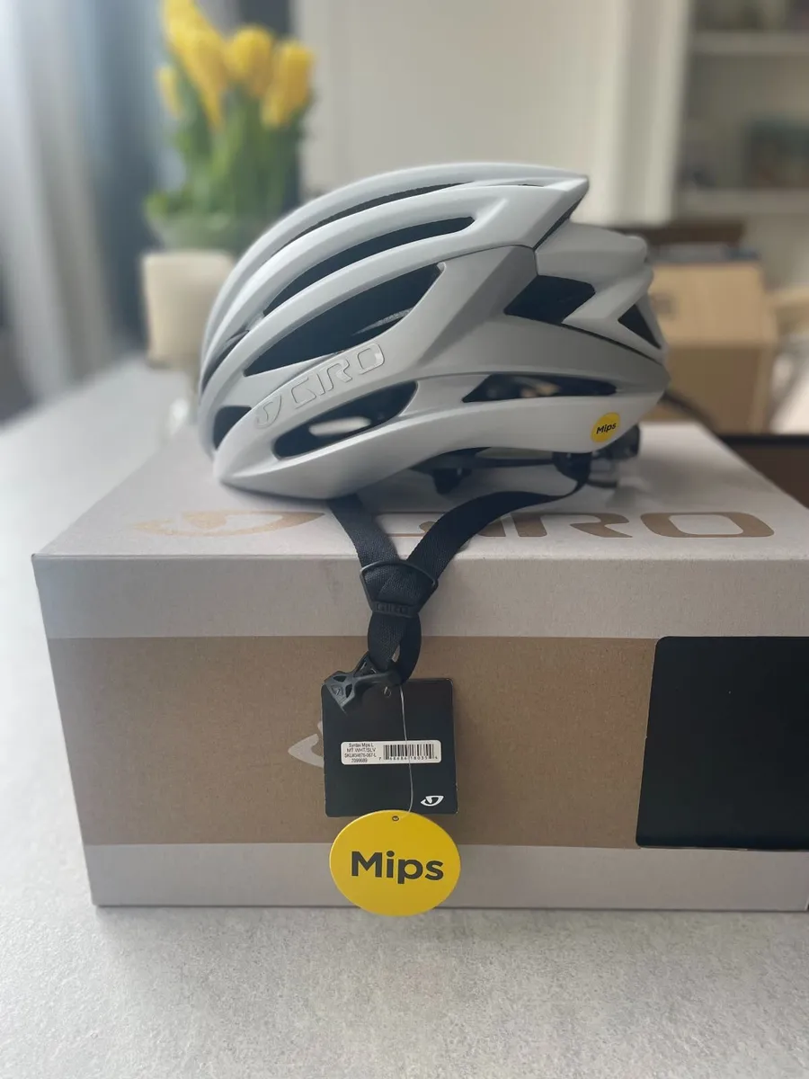 Giro Syntax MIPS helmet - Image 4