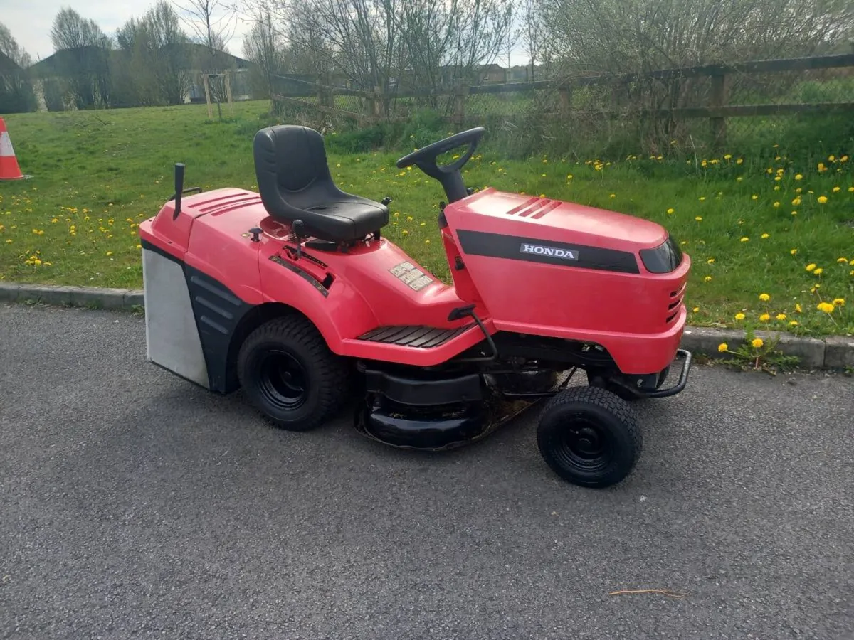 Ride on lawnmower - Image 1