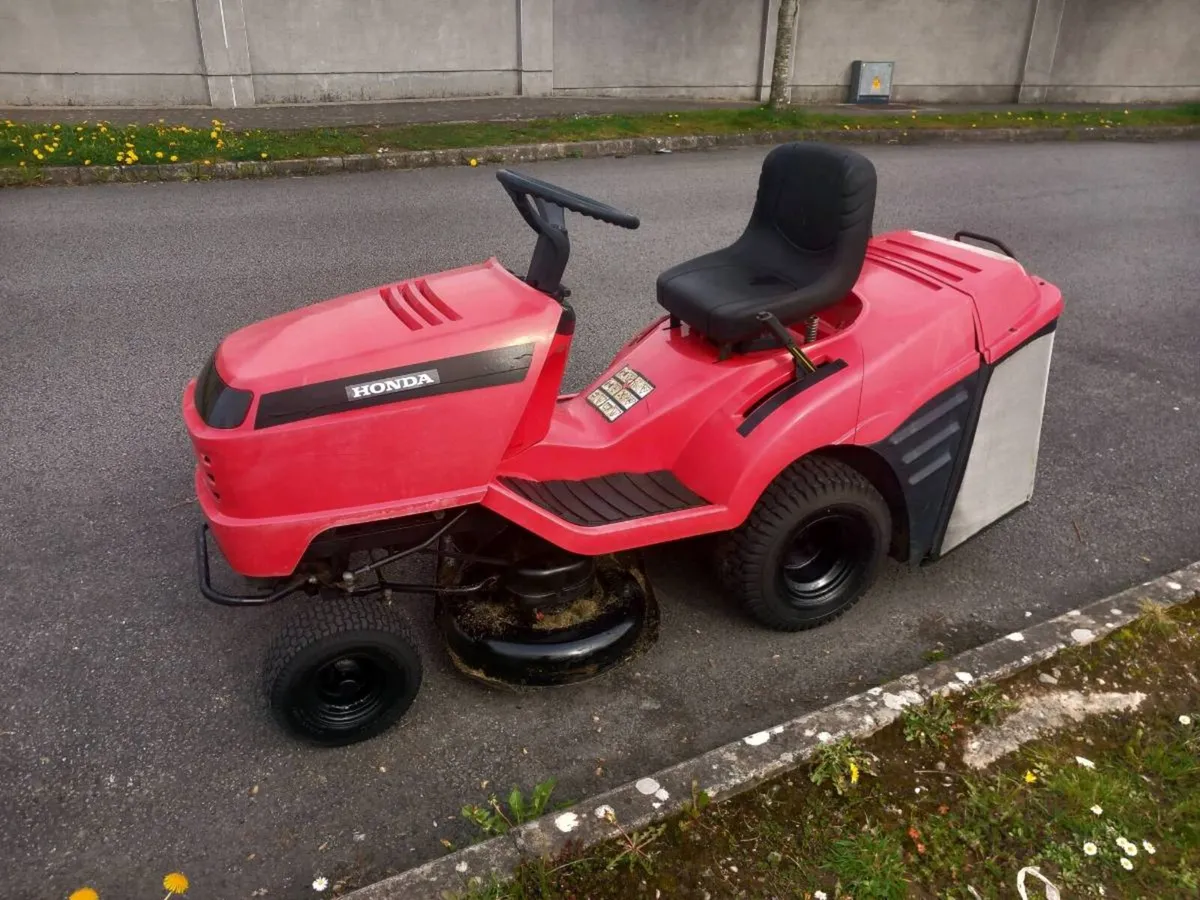 Ride on lawnmower - Image 2